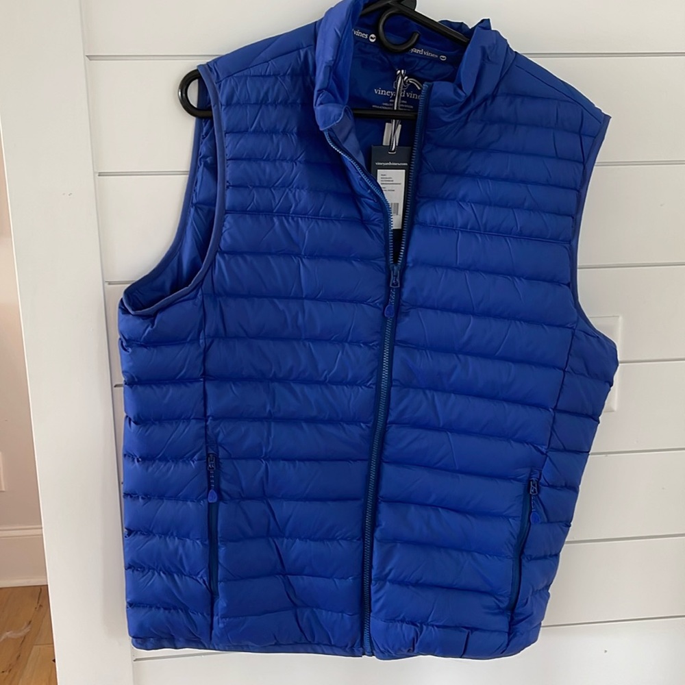 NWT Men’s Vineyard Vines Down Mountain Weekend Vest. Size M. Color Royal Ocean